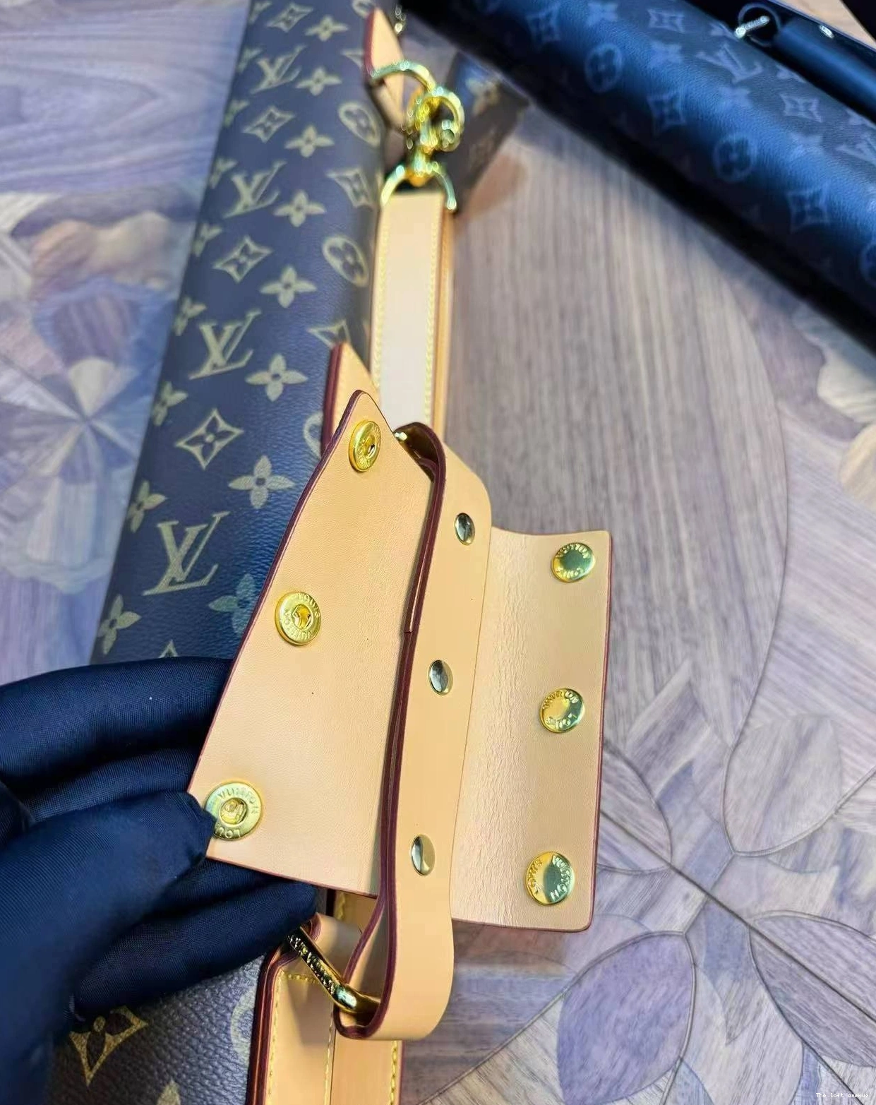 CUE BILLIARD LV COVER STICK 0810